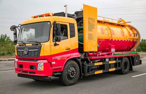 天錦副發抽淤泥河道清理車